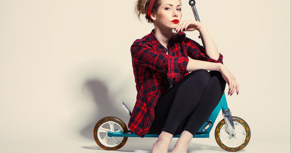 Entre trottinette et talons hauts …