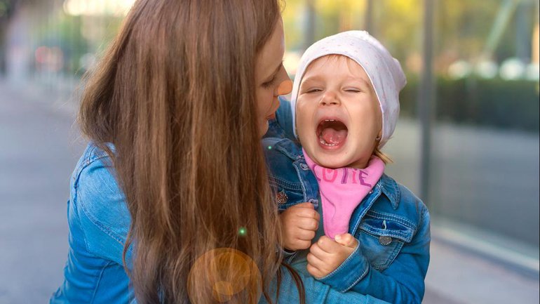 Mon enfant hurle en public