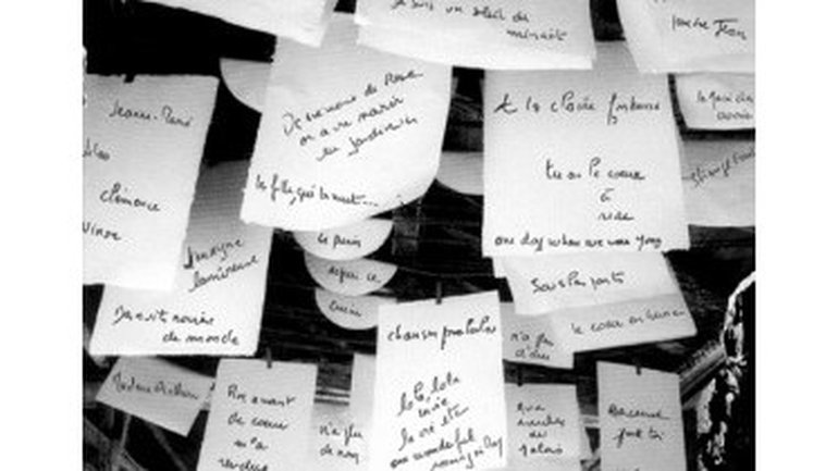 La critique: Une communication cruciale et attentionnée