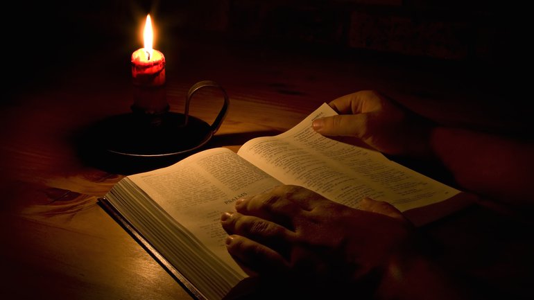 Est-ce biblique de prier pendant la nuit ?