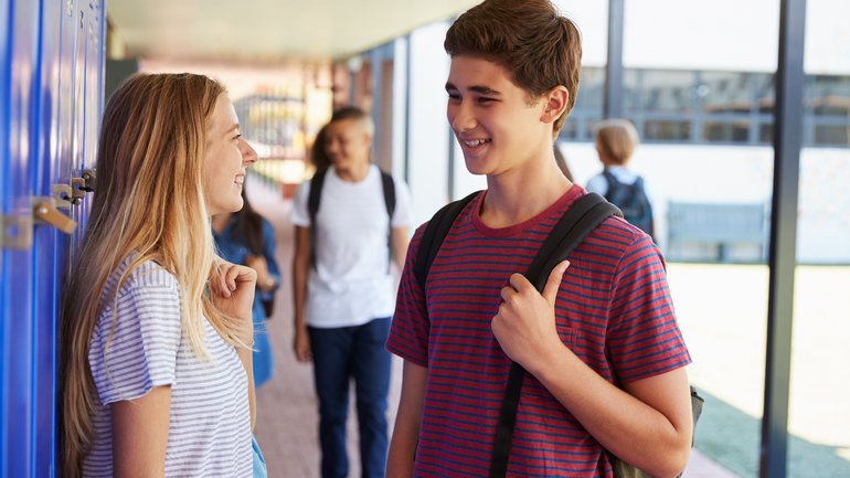 Comment gérer ses relations avec les filles quand on est ado ?