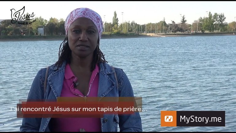 L'histoire de Khadija : "J’ai rencontré Jésus sur mon tapis de prière"