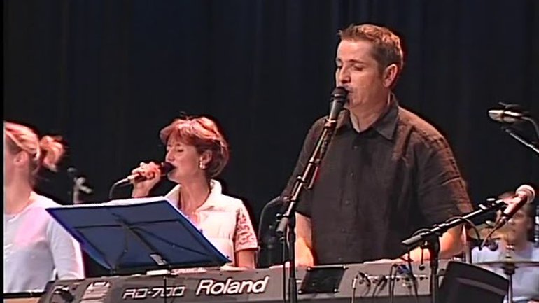 Qui est comme Dieu, Jem 820 - Louange Vivante et Sylvain Freymond