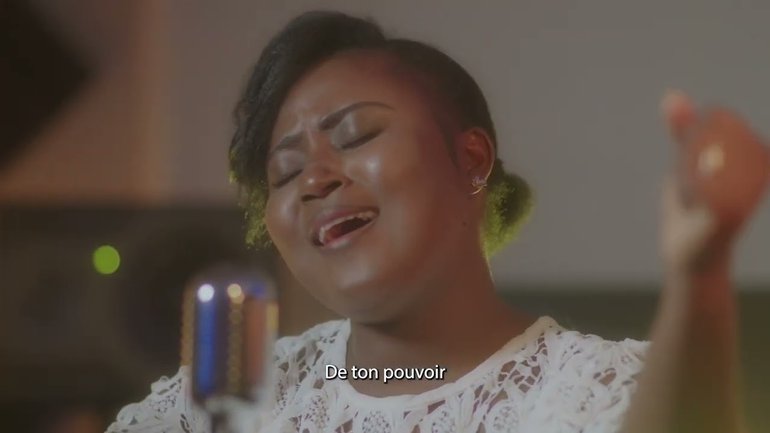 Servante Emma Feat Joël Mbenza (Dans Ta Présence Saint Esprit)            (Clip Officiel)
