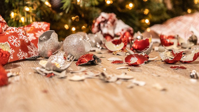 Et si on jouait au baseball avec les boules de Noël ?