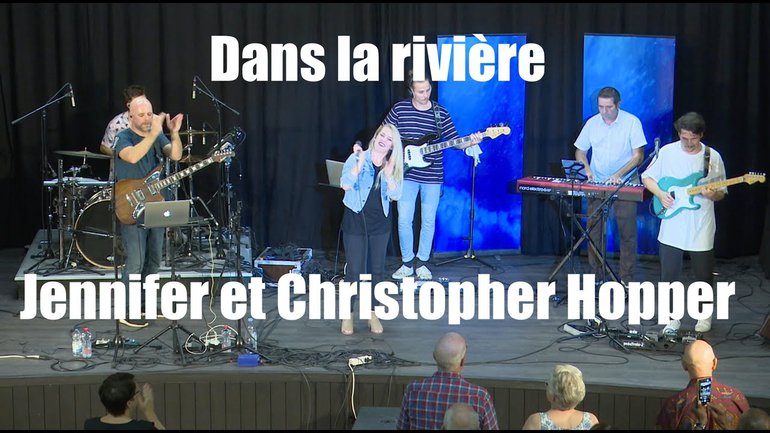 Dans la rivière - Jennifer et Christopher Hopper