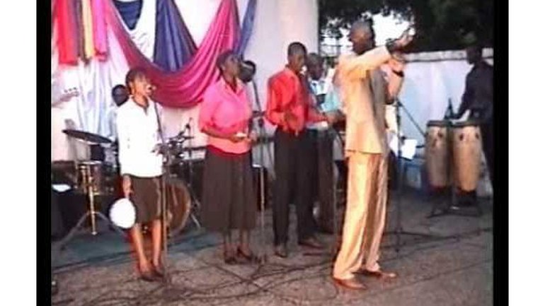 Beracah Family - Jesus nous te couronnons